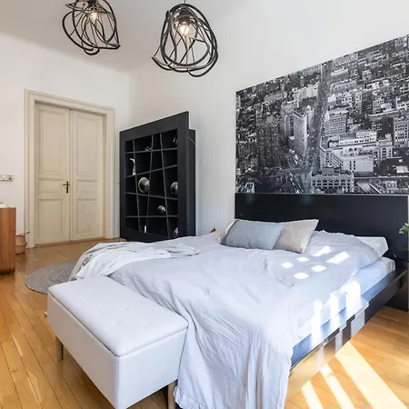 Apartment Spacious 3Br Apartment In Lesser Town By Easybnb Premium Prague