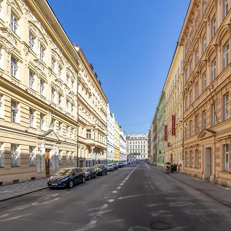 Spacious 3Br Apartment In Lesser Town By Easybnb Premium * Prague