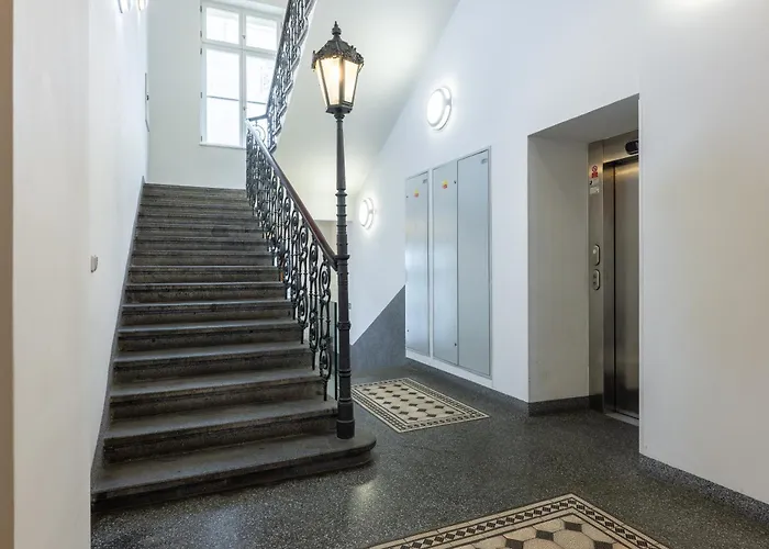 Spacious 3Br Apartment In Lesser Town By Easybnb Premium براغ
