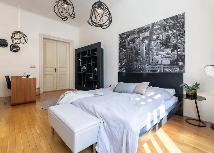 Apartment Spacious 3Br Apartment In Lesser Town By Easybnb Premium Prague