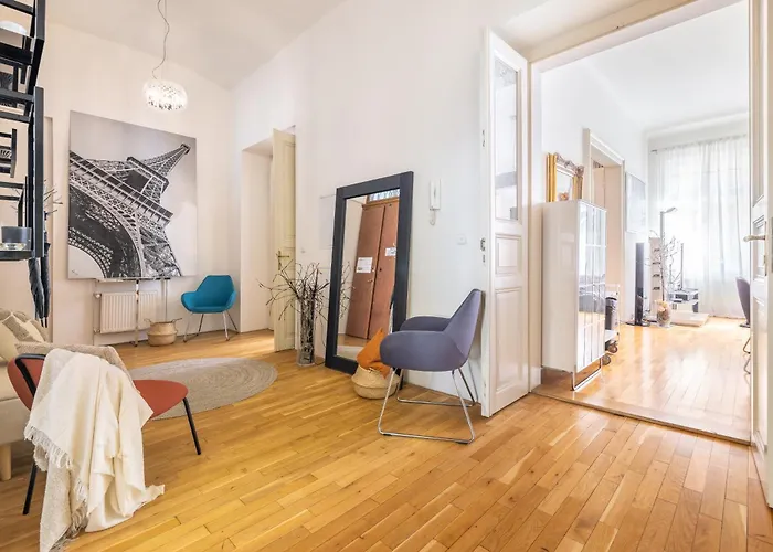 Spacious 3Br Apartment In Lesser Town By Easybnb Premium *