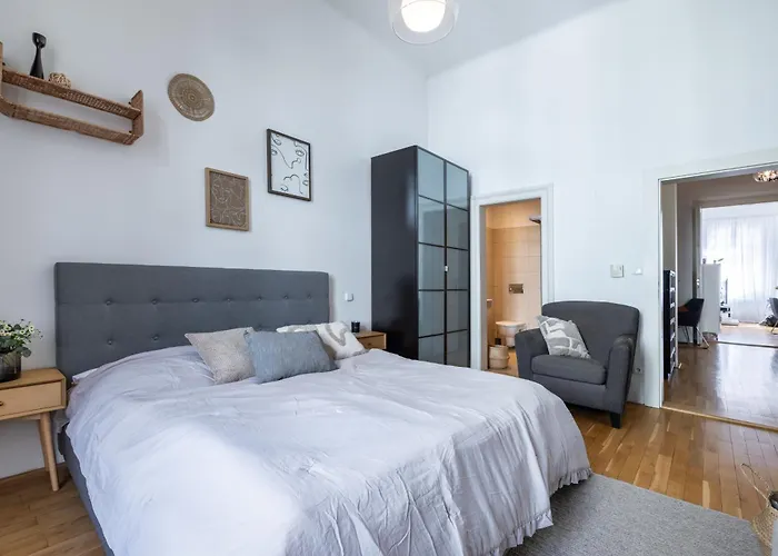 Spacious 3Br Apartment In Lesser Town By Easybnb Premium Apartment