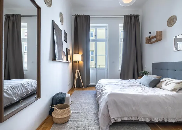 شقة Spacious 3Br Apartment In Lesser Town By Easybnb Premium *