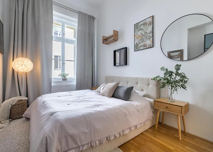 Spacious 3Br Apartment In Lesser Town By Easybnb Premium