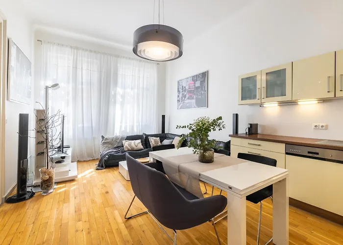 Apartment Spacious 3Br Apartment In Lesser Town By Easybnb Premium