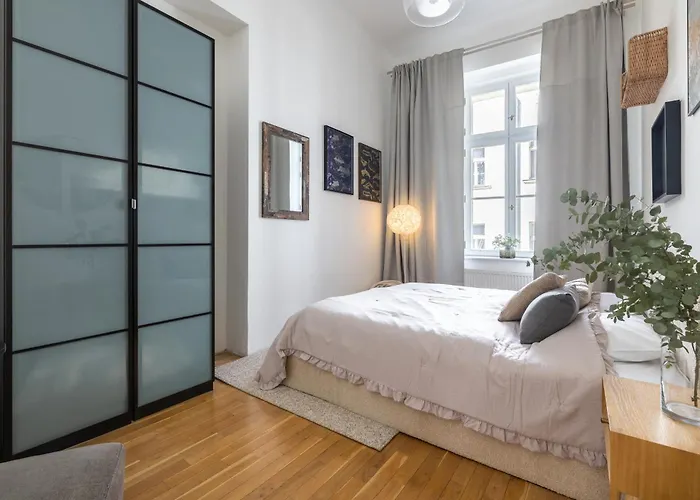 شقة Spacious 3Br Apartment In Lesser Town By Easybnb Premium *