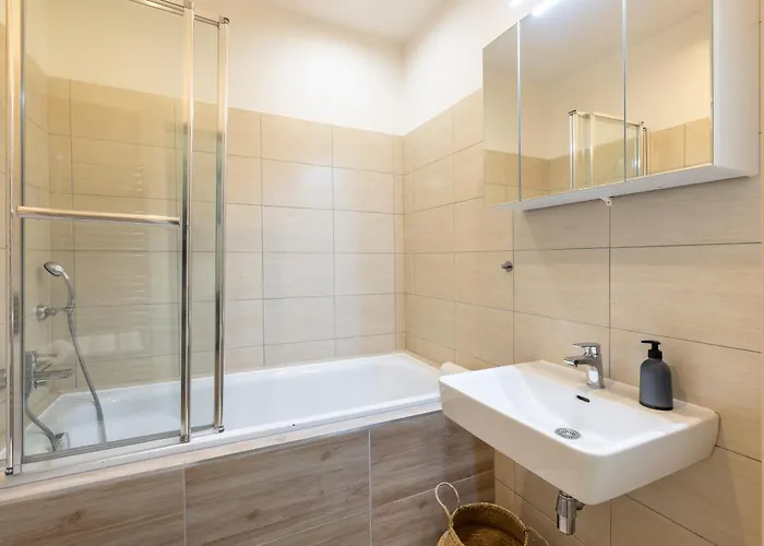 Spacious 3Br Apartment In Lesser Town By Easybnb Premium شقة براغ