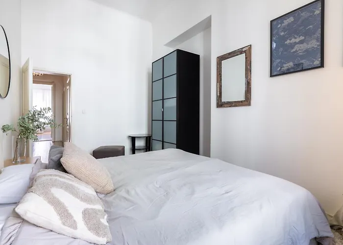 Spacious 3Br Apartment In Lesser Town By Easybnb Premium