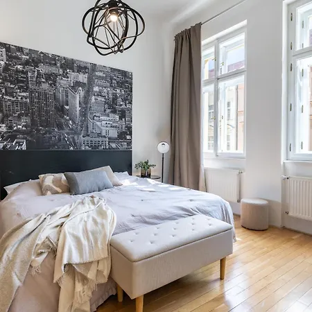 Spacious 3br In Lesser Town By Easybnb Premium Apartman Prága