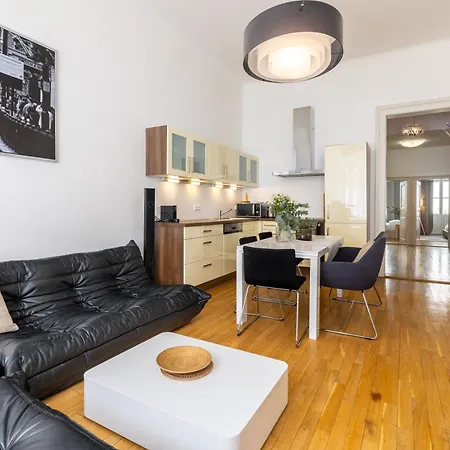 Spacious 3br In Lesser Town By Easybnb Premium Apartman *