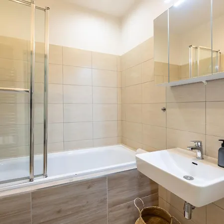 Spacious 3br In Lesser Town By Easybnb Premium Apartman Prága