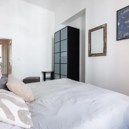 Spacious 3br In Lesser Town By Easybnb Premium