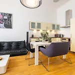 Spacious 3br In Lesser Town By Easybnb Premium Apartamento