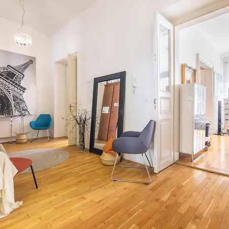 Spacious 3br In Lesser Town By Easybnb Premium *
