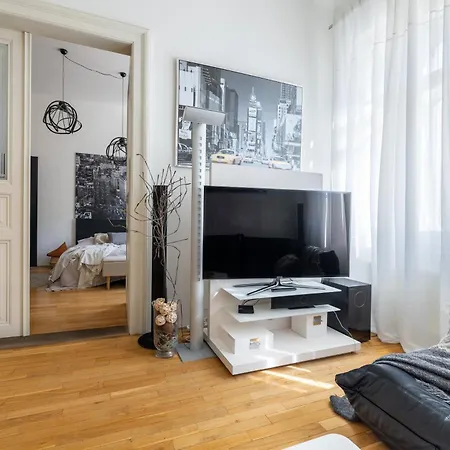 Spacious 3br In Lesser Town By Easybnb Premium
