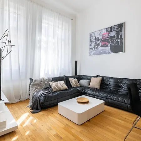 Spacious 3br In Lesser Town By Easybnb Premium *