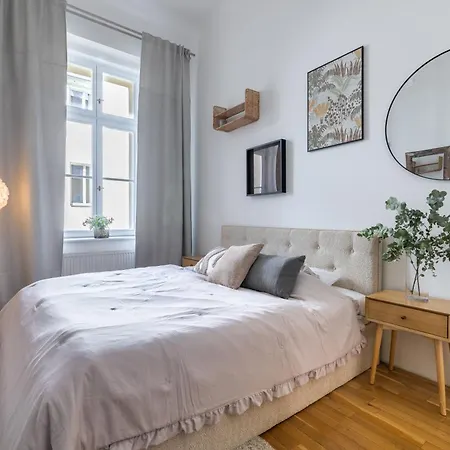 Spacious 3br In Lesser Town By Easybnb Premium