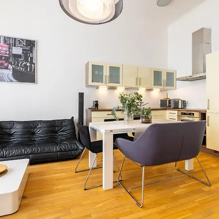 Spacious 3br In Lesser Town By Easybnb Premium Apartament